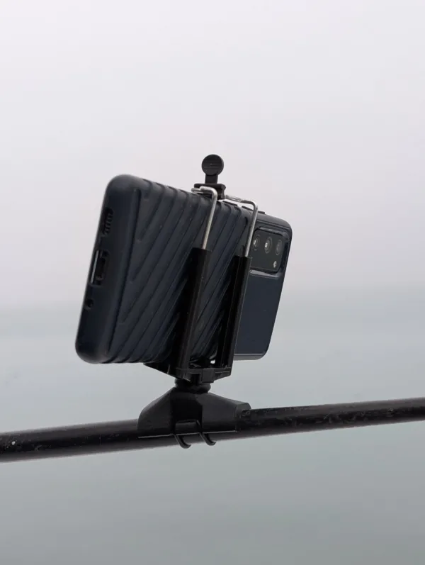 Trekking pole selfie stick - Image 4